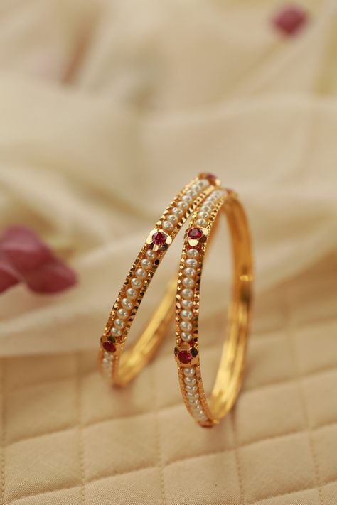 Swarna Jewellers, Leaf Decor Wedding, Traditional Bangles, Jewellery Photography Inspiration, Jewellery Photography, Gold Bangles For Women, Bangles Design, Bride Jewelry, Gold Bride Jewelry