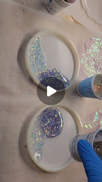 Resin Art Decor, Opal Art Resin, Christmas Resin Crafts Ideas, Easy Resin Projects For Beginners, Diy Crafts Resin, Resin Art Diy Craft Ideas, Resin Coasters Diy How To Make, How To Use Epoxy Resin, Resin Mould Ideas