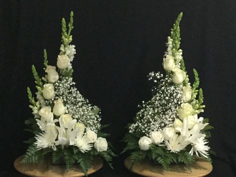 Table Bouquet Floral Arrangements, Center Table Flower Arrangement, Altar Arrangement Church, Altar Floral Arrangements, Church Floral Arrangements, Altar Flower Arrangements, White And Green Floral Arrangements, Montage Floral, Flower Arrangements For Weddings