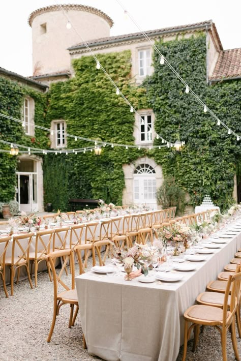 Chic, modern fall wedding in the South of France | South of France Real Weddings | Gallery | Item 66 Courtyard Reception, Romantic Courtyard, Wedding Venue France, Tables Wedding, Tuscan Wedding, Chateau Wedding, European Wedding, Wedding Venue Inspiration, Modern Fall