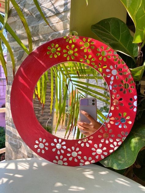 Wall mirror ideas Mirrors For Wall, Mosaic Art With Mirror, Mirror Art Diy Wall Decor, Wall Mirror Art, Lippan Art Mirror Easy, Mosaic Mirrors Ideas Diy, Mirror Mosaic Art Ideas, Mosaic Mirror Art, Mirror Crafts Diy Decorating Ideas