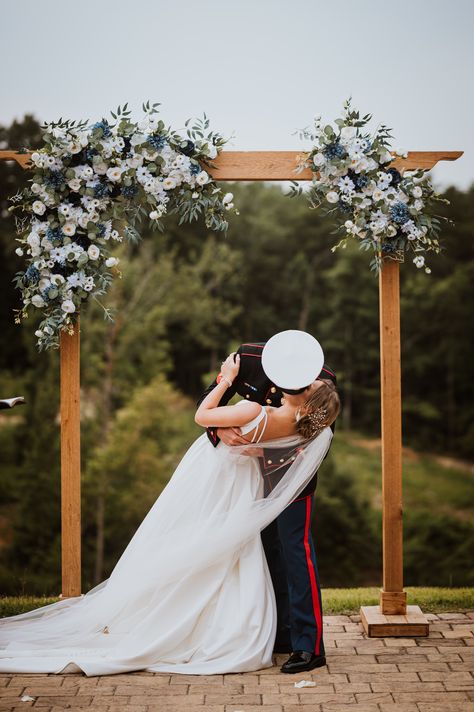 Marine Wedding Photos, Military Wedding Photos, Marine Wedding Ideas, Marine Photoshoot, Usmc Wedding Ideas, Military Wedding Pictures, Military Wedding Marine, Marine Boyfriend, Military Wedding Photography