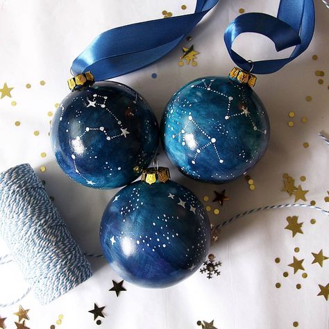 Are you interested in our Ceramic Christmas bauble? With our Hand painted Christmas bauble you need look no further. Christmas Ball Ornaments Diy, Different Christmas Trees, Hand Painted Bauble, Cosmic Galaxy, Mid Night, Blue Christmas Tree, Christmas Tree Baubles, Night Blue, Christmas Tree Themes