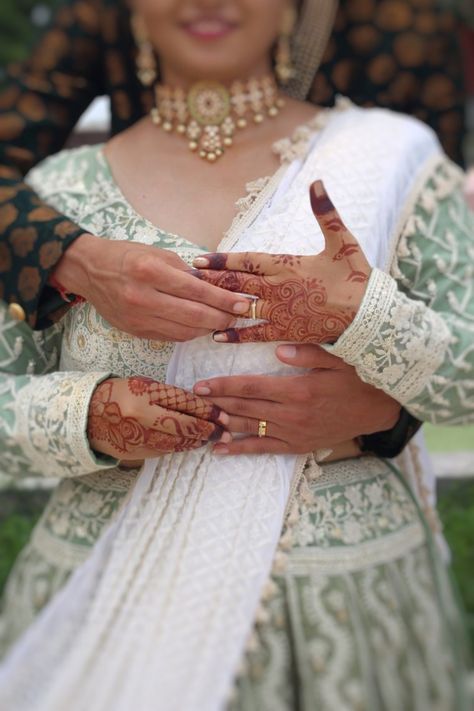 Engagement Ceremony Poses, Engment Pose Bride, Ringceremony Couple Poses, Rings Engagement Couple Photo Poses, Engagement Ring Ideas Non Traditional, Engment Poses Couple, Indian Ring Ceremony Photography, Ring Ceremony Poses Indian, Couple Poses Indian Engagement Photos