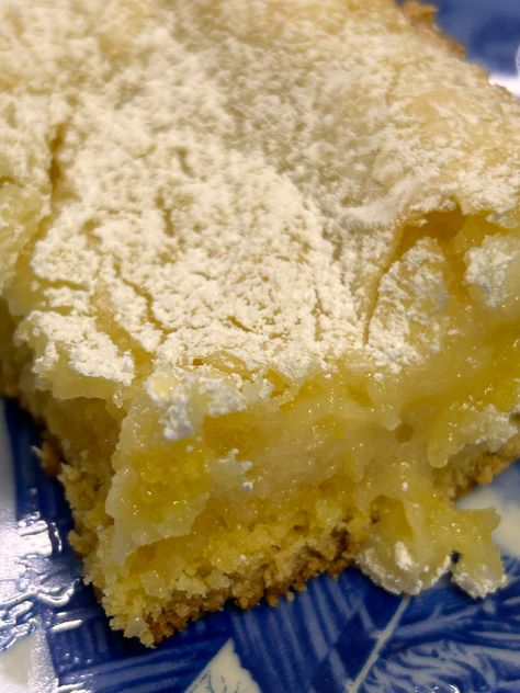 If you're looking for a crowd-pleasing dessert that's rich, indulgent, and utterly irresistible, try my St. Louis Gooey Butter Cake. St Louis Butter Gooey Cake, Easy Gooey Butter Cake Recipe, Rich Butter Cake Recipe, St Louis Gooey Butter Cake, Ooey Gooey Butter Cake Recipe, Ooey Gooey Butter Cake, Gooey Cake, Gooey Butter, Yellow Cake Recipe