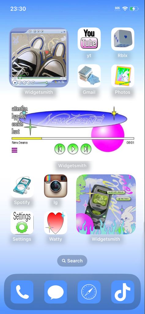 Y2k Phone Screen, Y2k Homescreen Ideas, Newjeans Homescreen Layout, Y2k Iphone Layout, Y2k Phone Layout, Newjeans Homescreen, Futuristic Phones, Internet Aesthetic, Y2k Magazine