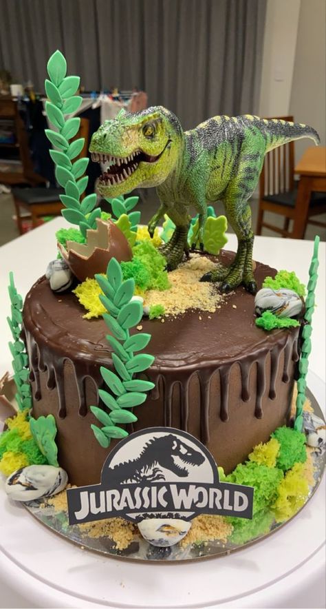 Jurassic World Dinosaur Cake-dinosaur birthday cake ideas - myfinancialhill Trex Dinosaur Cupcakes, Dinosaur Birthday Cake 5, Chocolate Dinosaur Birthday Cake, Dinosaur Cake 5th Birthday, Realistic Dinosaur Cake, T Rex Cake Easy, Land Before Time Birthday Cake, Round Dinosaur Cake, Jurassic Birthday Cake