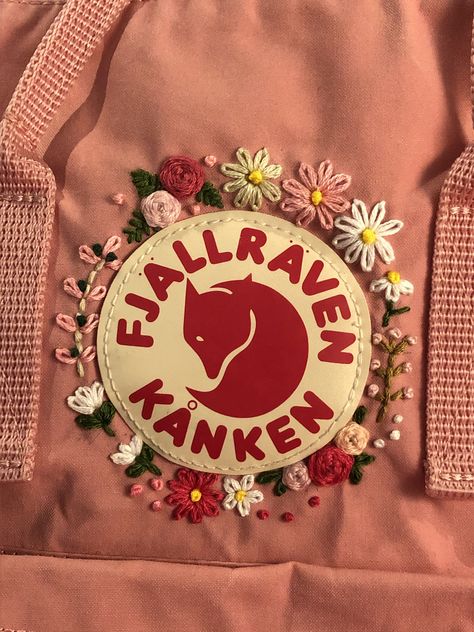 Kanken Flower Embroidery, Fjallraven Embroidery Diy, Embroidery On Kanken, Fjällräven Kånken Embroidery, Fjallraven Kanken Embroidered Diy, Kanken Embroidery Diy, Embroidery Kanken Bag, Embroidery Fjallraven Kanken, Kanken Embroidery Ideas