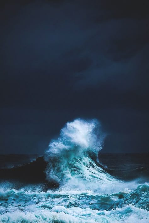 If I Was A Trend, Ocean Storm, Wave Wallpaper, Dark Ocean, Sea Storm, Waves Photography, Water Aesthetic, Ocean Aesthetic, Waves Wallpaper