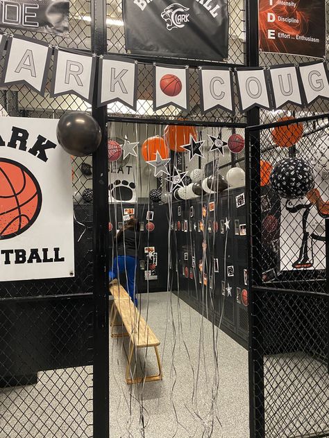 Decorated Locker Rooms, Basketball Locker Room Decorations Ideas, High School Locker Room Decorations, Sport Locker Decorations Ideas, Soccer Locker Room Decorations, Volleyball Locker Room Decorations Ideas, Locker Room Decorations Football, Basketball Locker Room Decorations, Locker Decorations For Sports