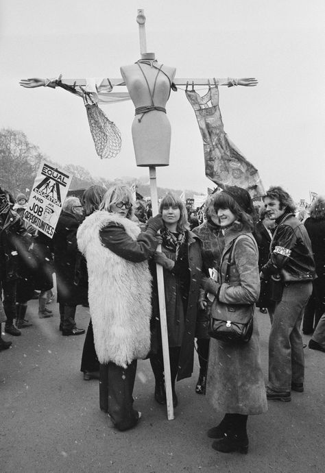 Women's Liberation Movement march, 1971 – in pictures | World news | The Guardian Womens Liberation Movement, Womens Protest 70s, Womens Rights Movement, Speech Prompts, Impromptu Speech, Jane Bown, Liberated Woman, Womens Protest, Feminist Protest