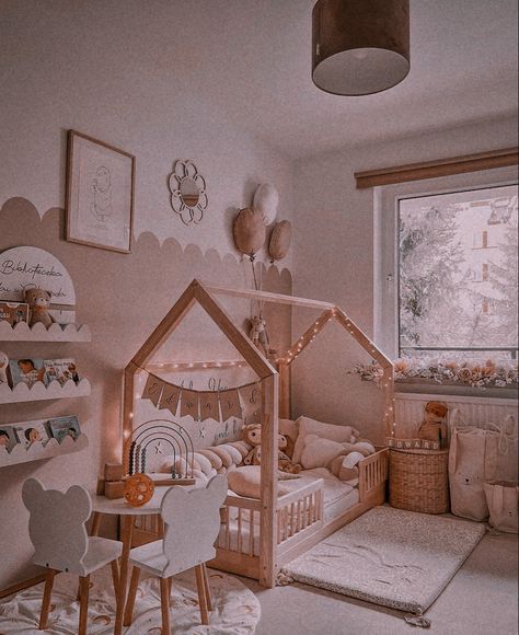 Todler Bedroom Ideas Girl, Montesori Bedroom Girl, One Year Old Nursery, Bohemian Toddler Room Girl, Two Year Old Room Ideas, 3 Year Girl Room Ideas, Small Room Toddler Girl, Todler Room Ideas Girl, Toddler Room Inspo Girl