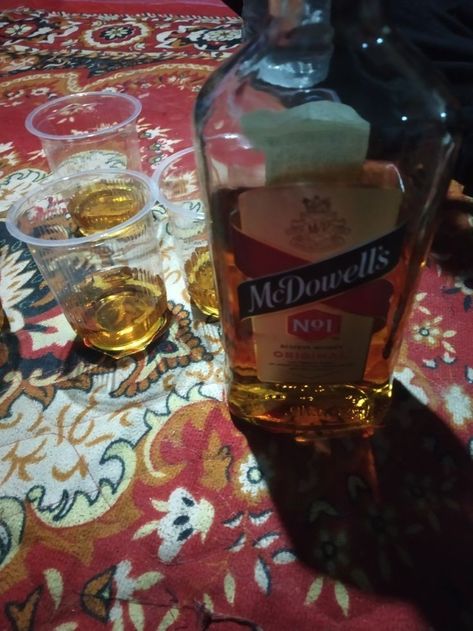 Emperador Light Drinks, Daru Bottle Drinks Snapchat, Daru Pic, Drunk Astethic, Alcohol Snapchat, Alcohol Snapchat Party, Drinks Pictures, Daaru Party Pic, Alcoholic Drinks Pictures