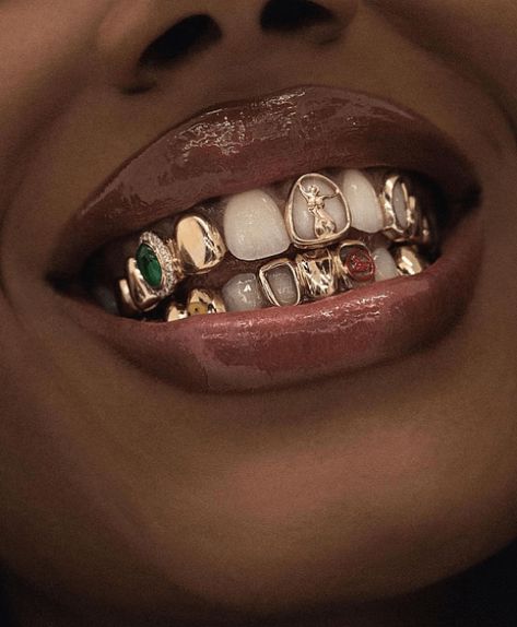 15 Tooth Jewelry & Gems You'll Fall In Love With - Society19 Piercing No Rosto, Girl Grillz, Piercing Face, Raven Tracy, Teeth Aesthetic, Grillz Teeth, Gold Grill, Tooth Charm, Gold Grillz