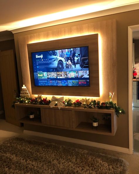 Tv Christmas Garland, Garland Under Tv, Under Tv, Tv Unit Decor, Tv Unit, Christmas Garland, Home Collections, The Unit, Tv