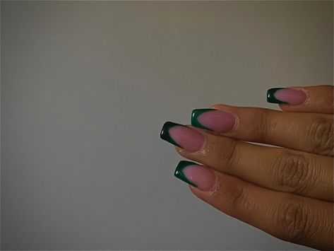 French tip dark green French Tip With Green Line, French Tip Dark Green, French Tip With Green, Dark Green French Tips, Emerald Green French Tip Nails, Dark Green French Tip, Dark Green French Tip Nails, French Tip Green, Dark Green French