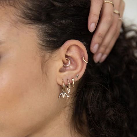 ZOREH V. #jewellery Beautiful, everyday jewellery that you never have to take off, featuring aolid 9k gold and sterling silver with diamonds and semi-precious stones. = https://fave.co/3laFigO Daith Ear Piercing, Daith Hoop, Daith Jewelry, Daith Piercing Jewelry, Curated Ear, Cool Ear Piercings, Cool Piercings, Cute Ear Piercings, Daith Earrings