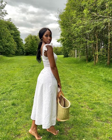 White Feminine Dress, Dresses Feminine, Dress For Picnic, White Fitted Dress Outfit, Anglaise Dress, All White Picnic Outfit, Spring Dresses Black Women, Summer Dresses For Black Women, White Dresses Summer