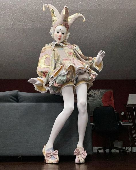 Short Person Pose Reference, Clown Drag Outfit, Aesthetic Clown Outfits, Clown Porcelain Doll, Art Poses Photography, Goth Clown Outfit Male, Clown Inspired Fashion, Clown Doll Costume, Dragging Someone Pose Reference