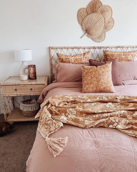 Pink Boho Bedroom Ideas, Pink Boho Decor, Pink Boho Bedroom, Vintage Eclectic Home, Boho Bedrooms, Leather Studio, Next Bedroom, Boho Bedroom Ideas, Woven Chair