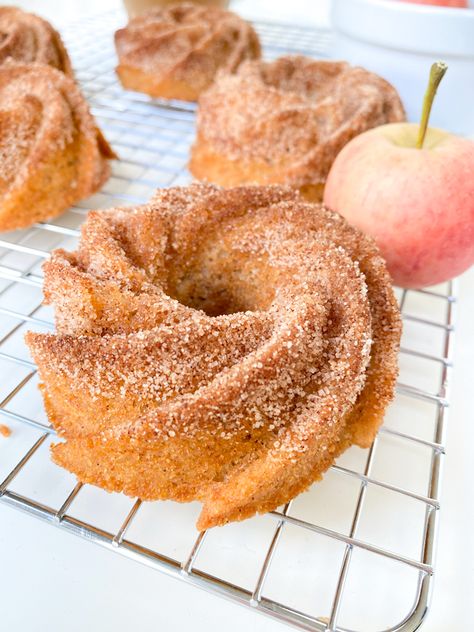 Apple Cider Donut Mini Bundt Cakes Apple Spice Mini Bundt Cake, Apple Cider Donut Mini Bundt Cake, Mini Apple Cider Cakes, Apple Cinnamon Mini Bundt Cake, Caramel Apple Mini Bundt Cakes, Mini Breakfast Bundt Cakes, Coffee Cake Mini Bundt Cakes, Mini Bundt Cake Recipes For Fall, Healthy Mini Bundt Cake Recipes