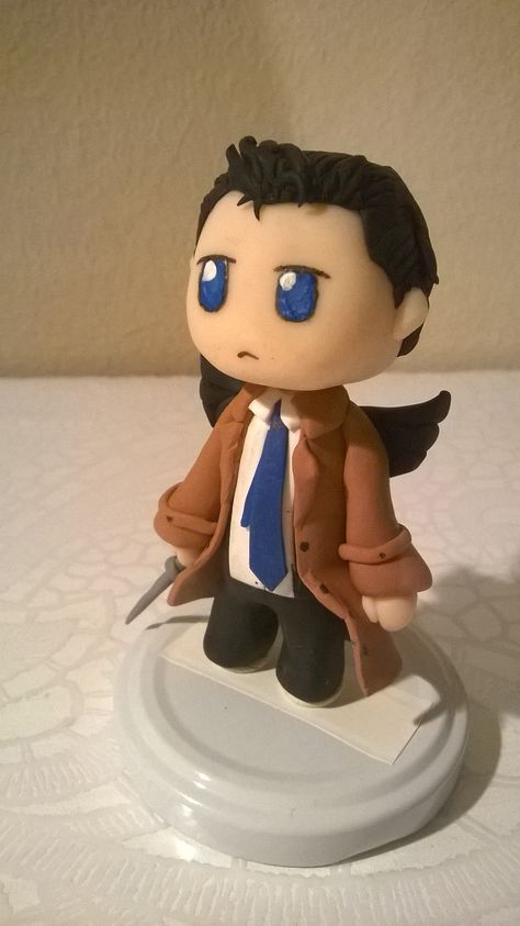 polymer clay castiel #supernatural #castiel #diy Supernatural Diy, Polymer Clay People, Supernatural Merchandise, Clay People, Supernatural Wallpaper, Odaiba, Clay Miniatures, Diy Clay Crafts, Supernatural Fandom