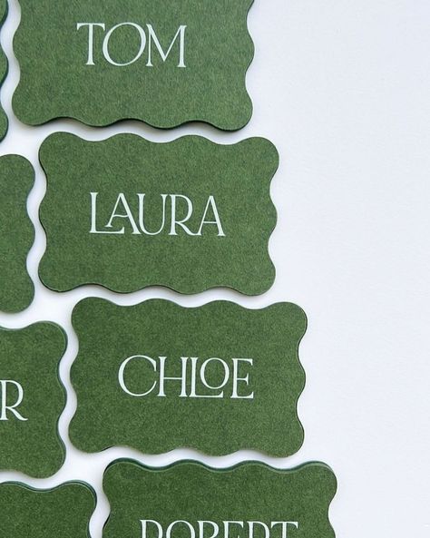 Table Identifiers Wedding, Branded Gifts For Clients, Garden Wedding Stationary, Diy Wedding Name Cards, Modern Place Cards, Unique Name Cards Wedding, Green Wedding Signage, Diy Wedding Name Place Cards, Green Theme Party