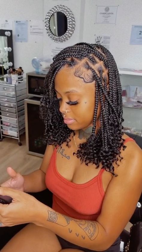 Bob Style Knotless Braids, Braided Bob Knotless Braids, Bob Knotless Braids No Curls, Knotless Box Braid Bob, Knotless Braided Bob, Knotless Bob With Curls At The End, Braid Bob With Curls, Knotless Short Braids With Curls, Knotless Bob Braids Hairstyles