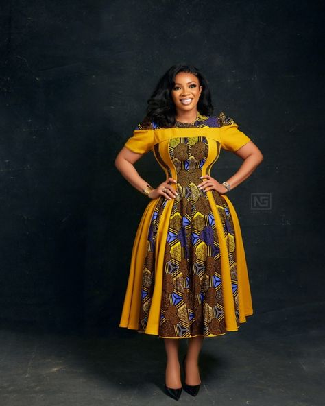 6 Pieces Ankara Gown Styles, Aso Ebi Dresses, Kitenge Designs, African Blouses, African Print Clothing, Ankara Gown Styles, African Inspired Clothing, Workwear Essentials, African Maxi Dresses