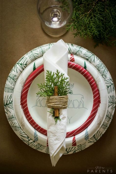 Napkin Decoration Ideas Christmas, Napkin Ring Diy Christmas, Christmas Napkin Rings Diy How To Make, Folding Napkins For Napkin Rings, Diy Holiday Napkin Rings, How To Fold Paper Napkins For Christmas, Diy Christmas Napkin Holders, Napkin Rings Folding Ideas, Napkins In Napkin Rings