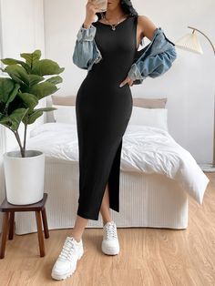 Style Bodycon Dress Casual, Casual Bodycon Outfit, Black Skin Fit Dress, Casual Black Bodycon Dress Outfit, Styling Bodycon Dress Casual, Long Summer Dress Outfits Casual, Black Bodycon Dress Styling, Bodycon Dress Outfit Black Women, Family Dinner Outfit Summer