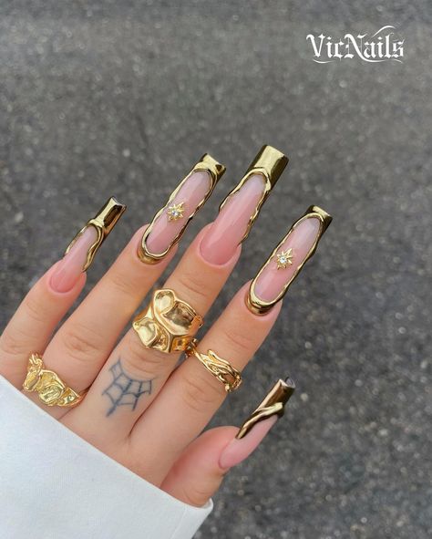 🏴‍☠️ 𝐕𝐢𝐜𝐍𝐚𝐢𝐥𝐬 🏴‍☠️ | ⚜️ 𝐆𝐨𝐥𝐝 𝐍𝐚𝐢𝐥𝐬 ⚜️ French 3D + chrome gold 🔥 #nails #nailsnailsnails #nailsofinstagram #nailartist #nailart #nailartaddict #nailsgoals… | Instagram Tokyo Nails, Gold Chrome Nails, Pink Chrome Nails, Love Pattern, Nail Remover, Style Français, Nails French, Nail Forms, Nail Length