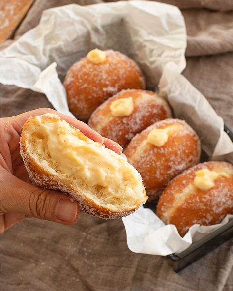 Vanilla Cream Filled Doughnut, Vanilla Cream Donut, Custard Aesthetic, Custard Filled Doughnut, Doughnut Fillings, Cream Doughnut Recipe, Donut Fillings, Filled Donut Recipe, Custard Doughnut