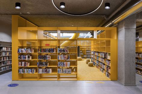 Aalter Public Library, Belgium Library Lobby Interior Design, Public Space Interior Design, Academic Library Design, Library Of Things, Library Interior Design Public, Library Shelves Design, Library Modern Design, Small Library Design, Public Library Interior