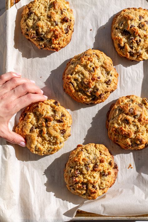 Coconut Caramel Chocolate Chip Cookies, Levain Coconut Chocolate Chip Cookies, Levain Oatmeal Cookie Recipe, Levain Bakery Caramel Coconut Chocolate Chip Cookies, Levain Copycat Cookies, Levin Cookie Recipe, Levain Lemon Cookies, Levain Cookie Recipe Copycat, Copycat Levain Bakery Cookies