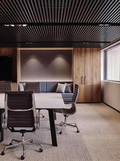 17 Best ideas about Timber Walls on Pinterest | Timber feature ... Corporate Office Design Executive, Conference Room Design, Commercial Office Design, Mid Century Office, Timber Battens, Modern Office Space, Modern Office Decor, Office Meeting Room, Corporate Office Design