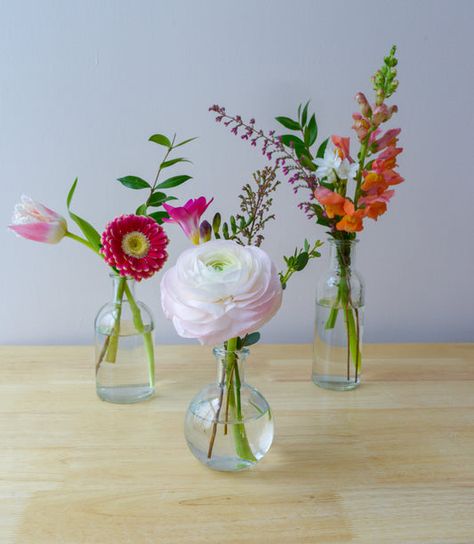 Flower Table Decorations Simple, Minimalistic Flower Arrangements Wedding, Three Bud Vase Centerpiece, Small Simple Floral Centerpieces, Bridal Shower Small Centerpieces, Colorful Simple Centerpieces, Small Long Stem Bouquet, Wild Flowers In Bud Vases, Small Flower Decor