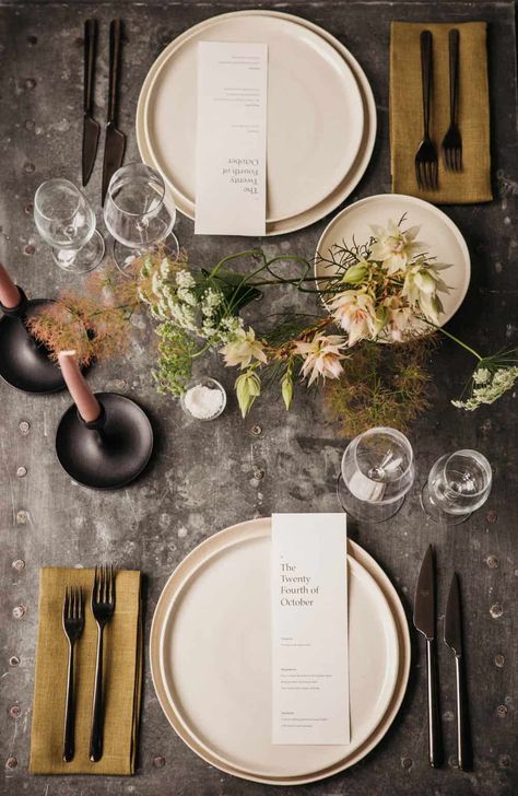 Table Zellige, Zinc Table Top, Zinc Table, Event Trends, Tafel Decor, Diy Event, Fall Table Settings, Beautiful Table Settings, Thanksgiving Tablescapes