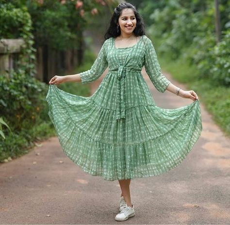 Shiffon Frocks Women, Frocks And Gowns For Women Casual, Feeding Gown Designs, Kurthi Design, Stylish Frocks, Western Frocks, Outing Dress, Feeding Tops, Tassels Fashion Clothing