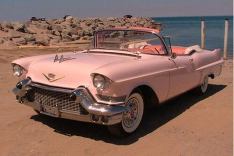 stunning pink car Pink Convertible, Carros Vintage, Dyna Low Rider, Old Vintage Cars, Pink Cadillac, Harley Davidson Dyna, Ford Fairlane, Pink Car, Classy Cars