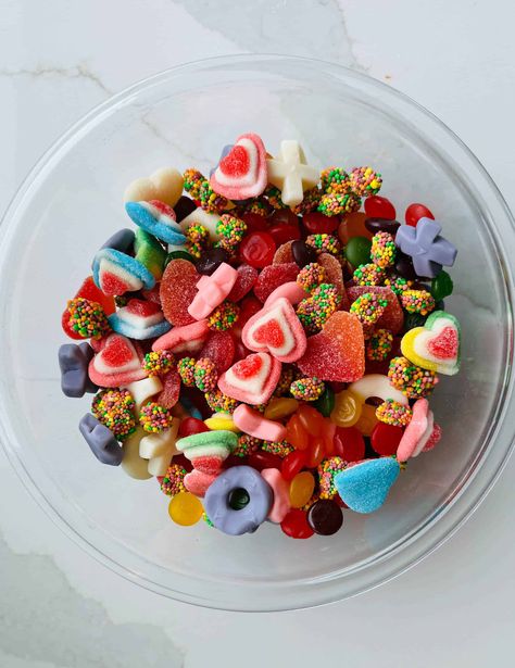 Persian Love Cake, Candy Salad, Colorful Desserts, Sleepover Food, Junk Food Snacks, Sour Candy, Delicious Snacks Recipes, Candy Bowl, Birthday Dinners