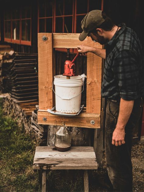 Diy Wine Press, Diy Apple Press How To Make, Apple Press Diy How To Make, Diy Apple Press, Cider Press Diy, Diy Cider Press, Bottle Jack Press Diy, Apple Cider Press Diy, Apple Cider From Scraps