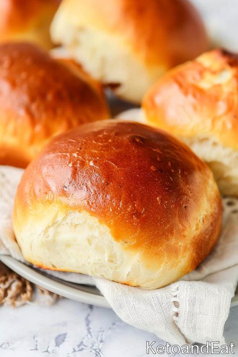 Keto Rolls- Only 4 Ingredients - Perfect Keto Bread Gf Keto Recipes, Keto Pull Apart Milk Bread, Keto Beer Bread, Keto Dinner Rolls Recipe, Keto Sweetened Condensed Milk Bread, Keto Road Trip Food, Keto Bread In Bread Machine, Keto Egg Bread, Keto Fathead Rolls