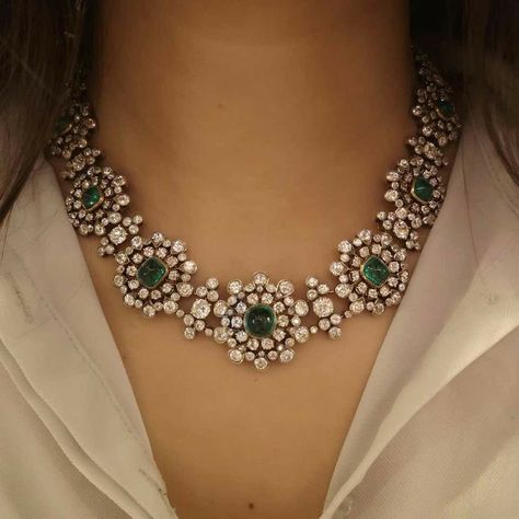 Diamond Wedding Necklace Set, Antique Navratan Jewellery, Emerald Jewelry Necklace Indian, Victorian Gold Necklace, Emerald Sets Jewellery, Emerald Necklace Indian Gold Jewellery, Diamond And Emerald Necklace, Victorian Diamond Jewellery, Victorian Necklace Indian