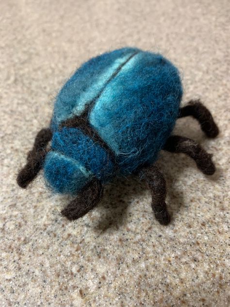 Needle Felted Beetle, Needle Felted Insects, Needle Felted Ladybug, Needle Felt Monster, Needle Felted Ideas, Needle Felted Bugs, Needle Felted Monsters, Felt Beetle, Felt Insects