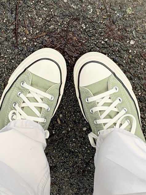 Converse Mint Green, Pastel Green Converse, Light Green Converse Outfit, Green Converse Aesthetic, Eleanor Aesthetic, Light Green Converse, Green Converse Outfit, Sage Shoes, Skater Girl Aesthetic