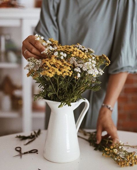 Hygge Aesthetic, Cute Profile, Dolce Far Niente, Spring Mood, Wildflower Bouquet, Slow Life, Cottagecore Aesthetic, Spring Aesthetic, Feeling Sick