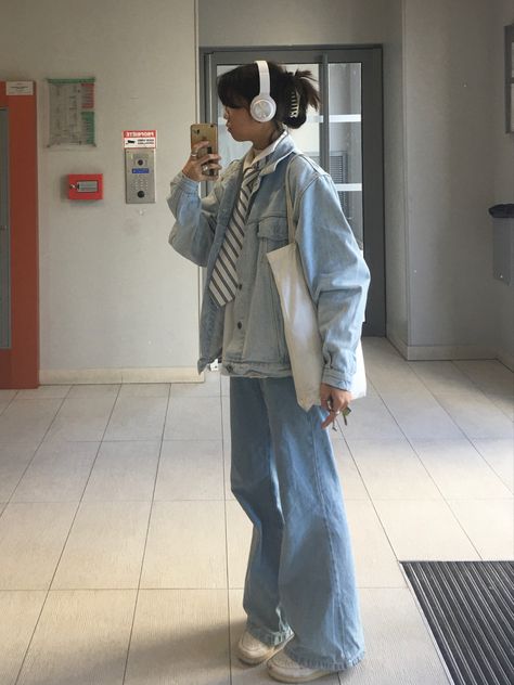 White Shoes Outfit Korean, Korean Fashion Wide Leg Jeans, Jeans Jacket Outfit Korean, Jeans Asian Outfit, Tie And Jacket Outfit, Aesthetic Wide Leg Jeans Outfit, Headphone Aesthetic Outfit, Blue And White Shoes Outfit, Jean Jacket Outfits Korean