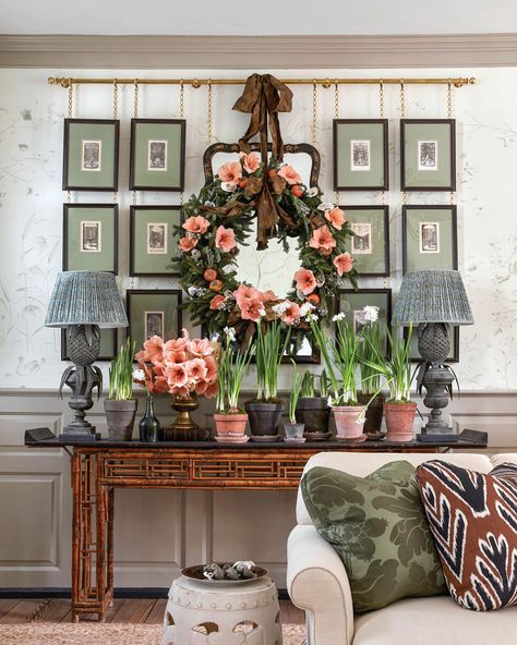 Williamsburg Decor, Colonial Williamsburg Decor, Christmas Amaryllis, Amaryllis Arrangement, Heather Chadduck, Wreath Decorating Ideas, Amaryllis Christmas, Coastal Living Magazine, Tufted Headboards