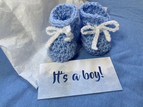 Oh boy! Adorable tiny booties to announce your big news. Baby boy gift, baby boy gender reveal, baby shower present, pregnancy gift box, pregnancy announcement, gender announcement. Its A Baby Boy Images, Baby Boy Gender Reveal Ideas, Gender Reveal Boy Announcement, Its A Boy Announcement Quotes, It’s A Boy Pregnancy Announcement, Baby Boy Announcement Quotes, It’s A Boy, Baby Boy Gender Announcement, Baby Boy Pics